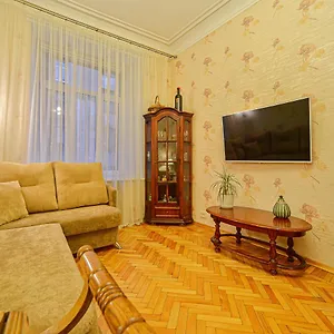 https://two-room-apartment-in-the-historical-center-next-to-the-neva.getsaintpetersburghotels.com